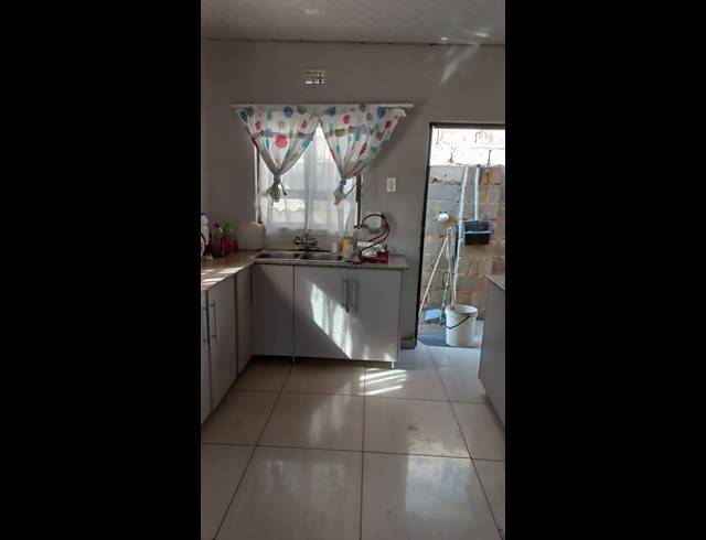 3 BEDROOM HOUSE FOR SALE IN NEWLANDS WEST